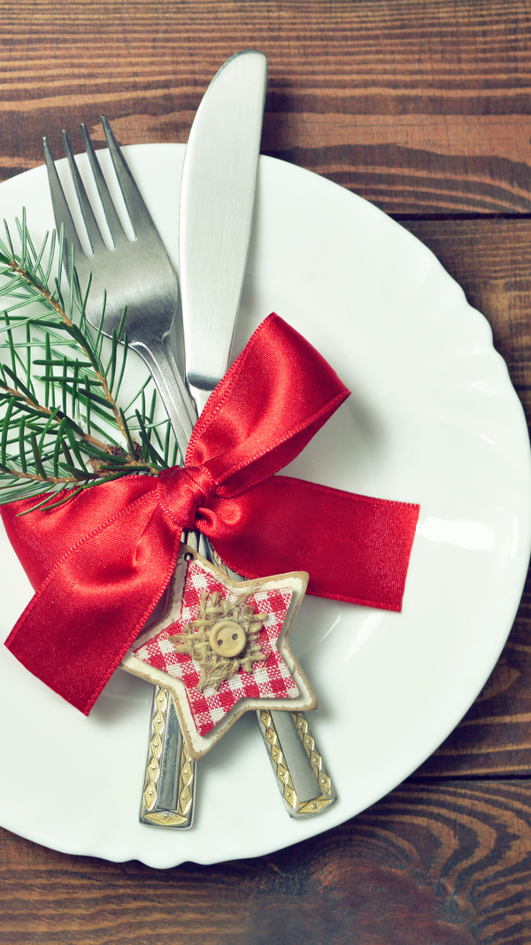 How to Set Up a Christmas Dinner Table